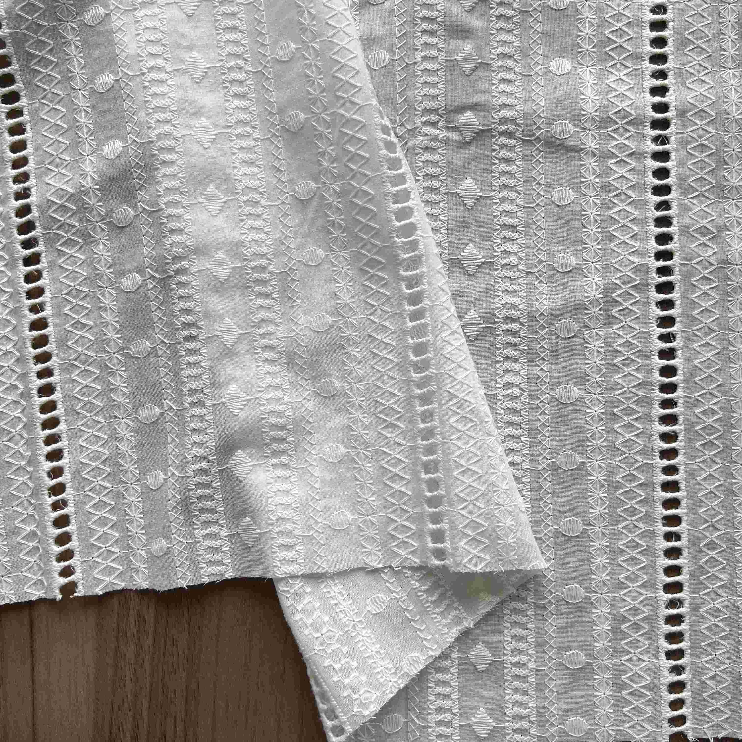 China textile thailand tetroton eyelet white scallop eyelet beautiful pattern 100 cotton lace embroidery fabrics for dress