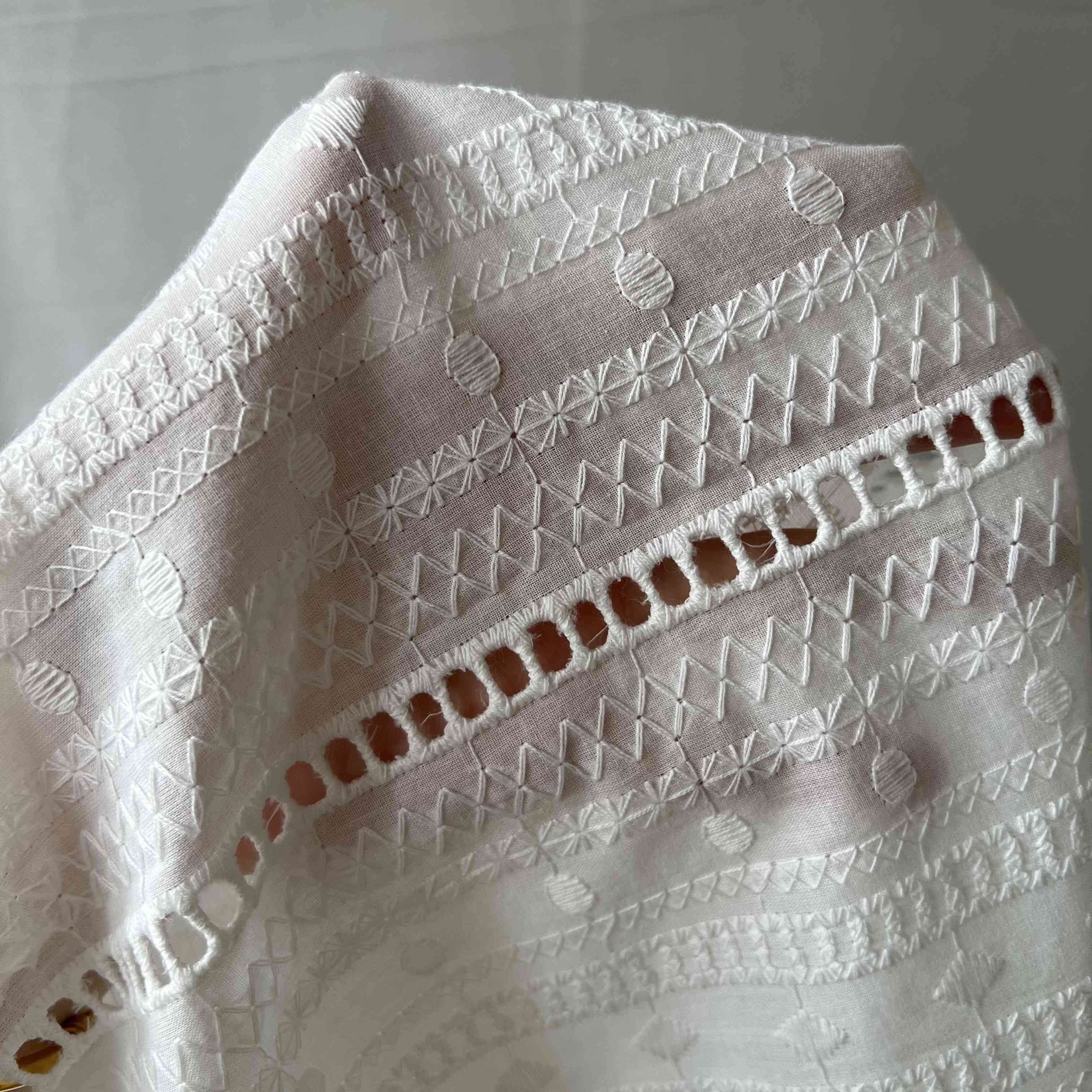 China textile thailand tetroton eyelet white scallop eyelet beautiful pattern 100 cotton lace embroidery fabrics for dress