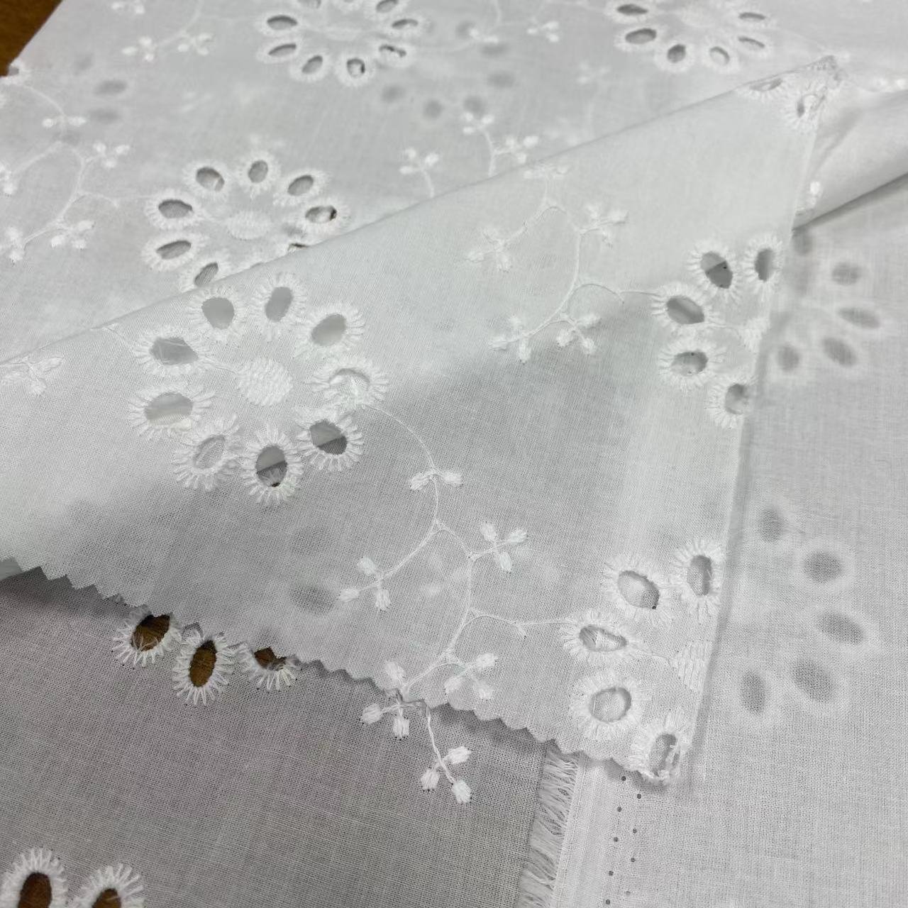 100%Cotton embroidery fabric,custom fabric printing cotton,Can be made clothing fabrics,Multi-color custom ,wholesale
