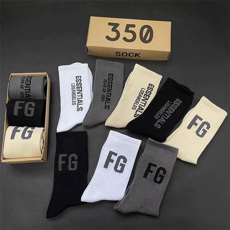Hip Hop Skateboard Socks Japanese Style Calabasas Letter Couple Lovers Sport Socks Casual Cotton Ribbed Socks