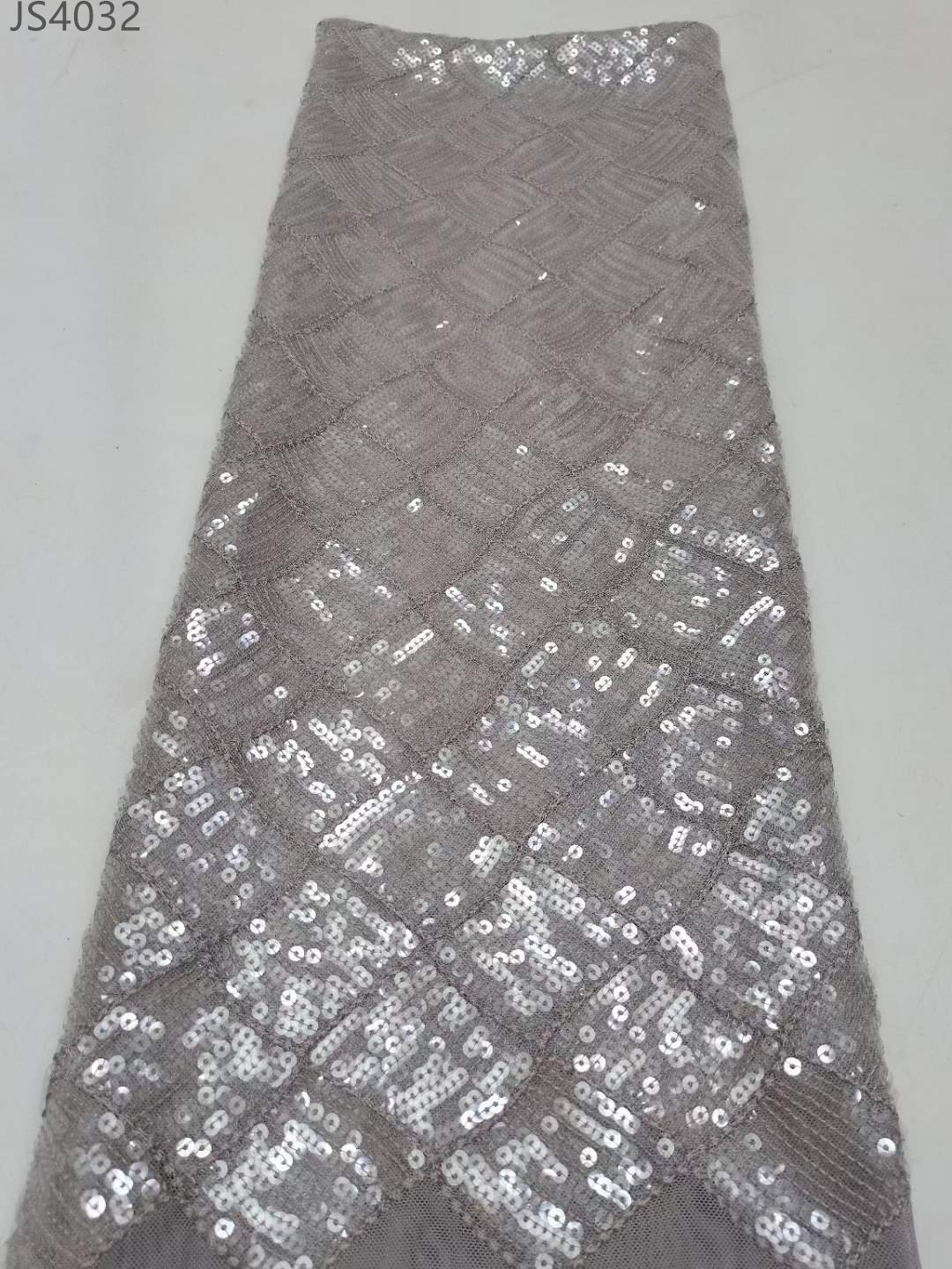 2024 New Design Women Cheap Price sequin Lace Fabric For Wedding Wholesale French Beaded Lace Fabric