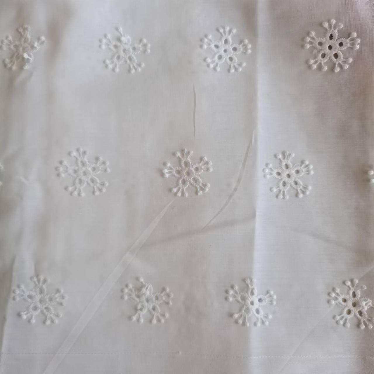 Fashion new design wholesale garment 100%cotton eyelet tulle embroidery fabrics for dresses
