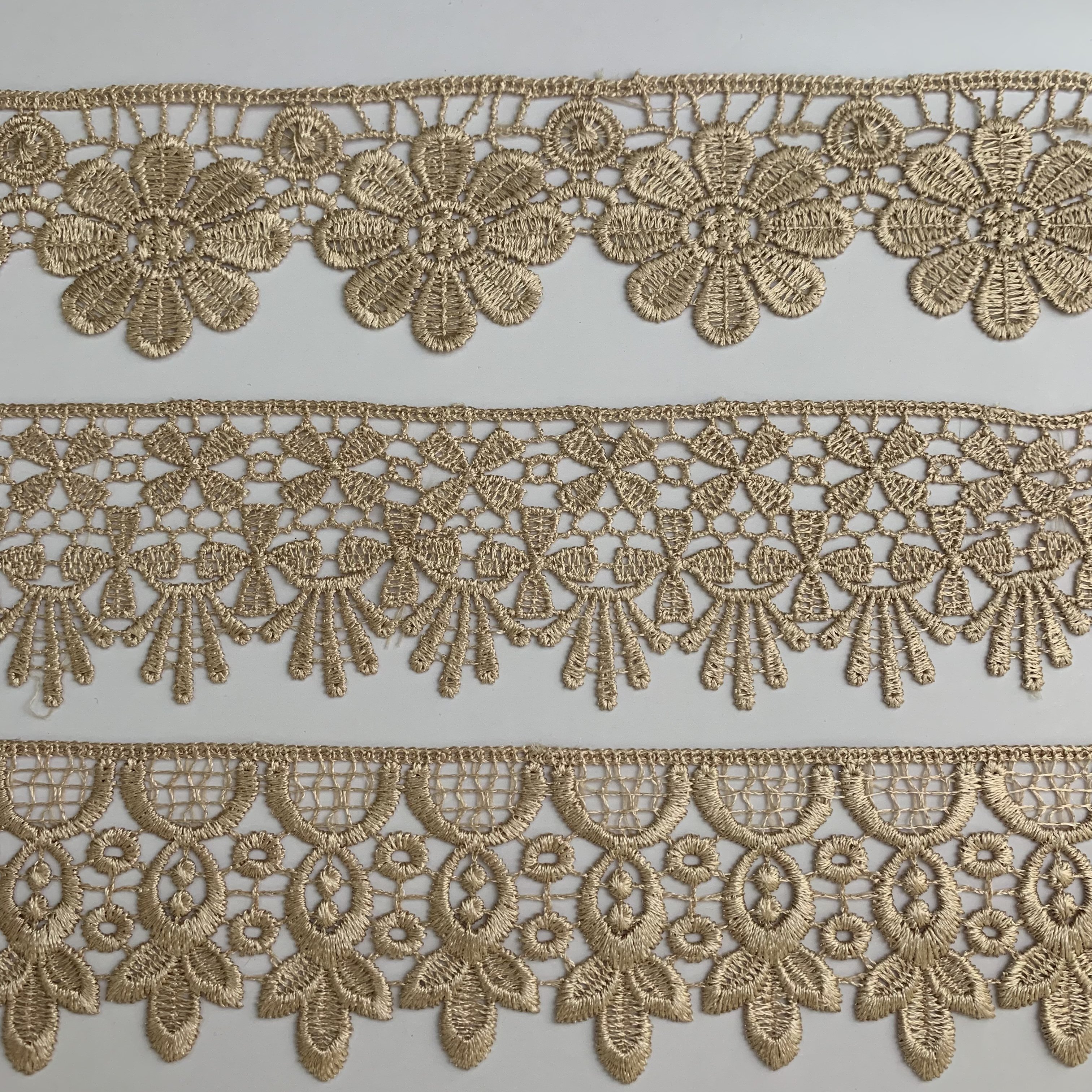 Factory Hot Selling Highend Embroidery Renda Lace Fabric Golden Flower Renda Bunga Water Soluble Guipure Lace Fabric Trim