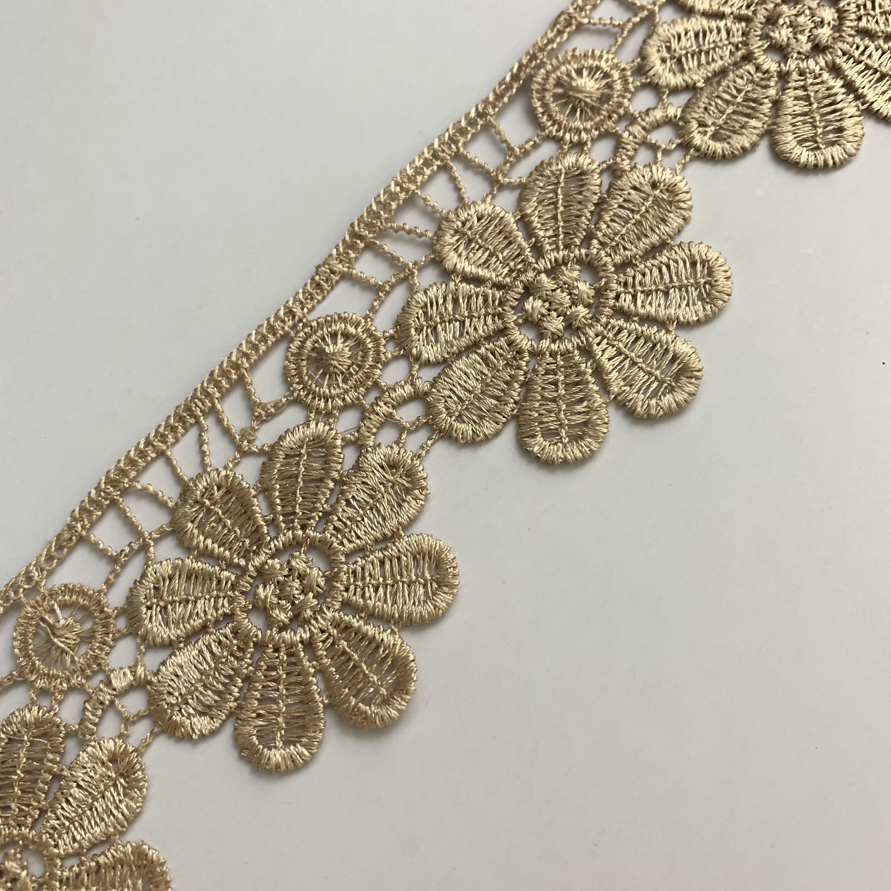 Factory Hot Selling Highend Embroidery Renda Lace Fabric Golden Flower Renda Bunga Water Soluble Guipure Lace Fabric Trim