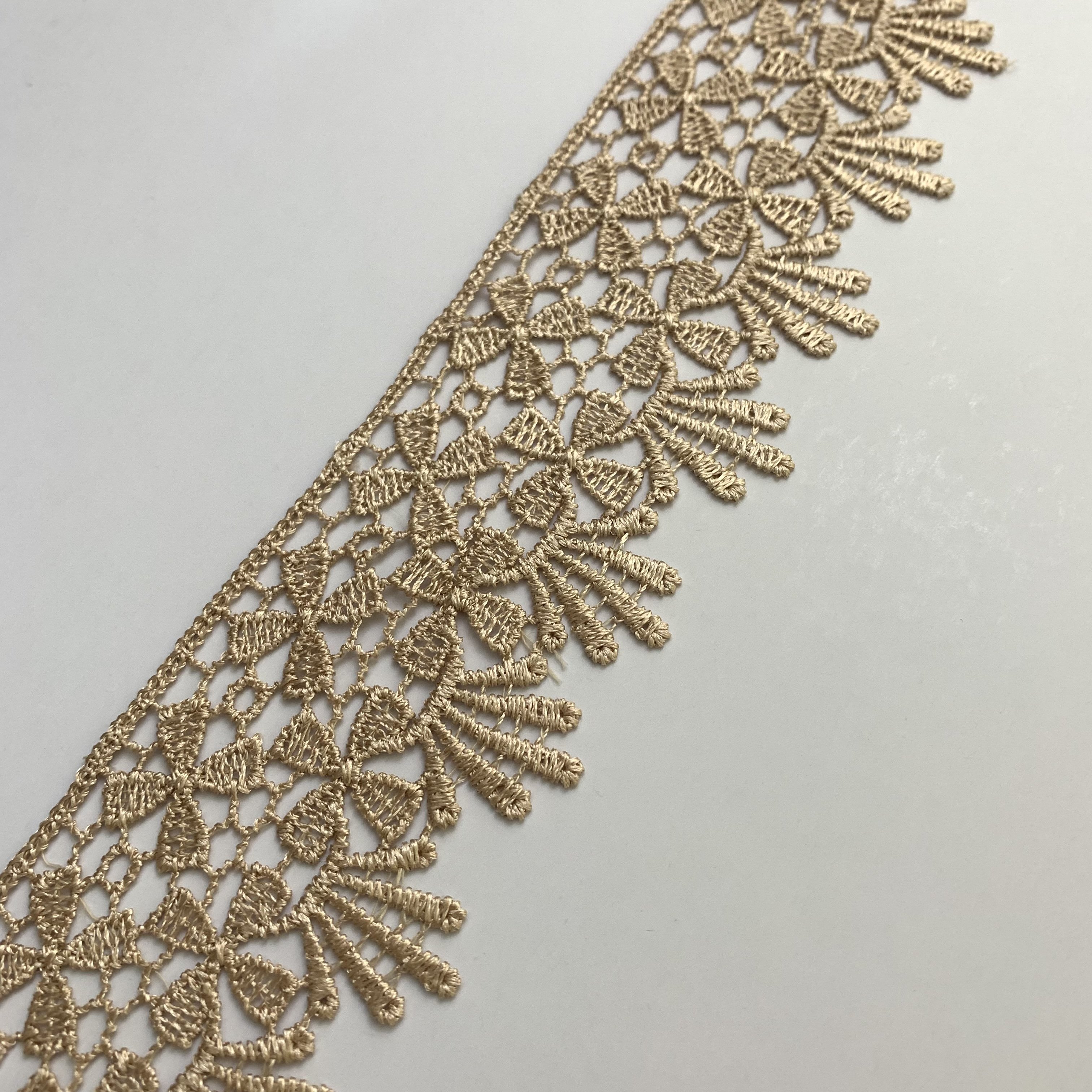 Factory Hot Selling Highend Embroidery Renda Lace Fabric Golden Flower Renda Bunga Water Soluble Guipure Lace Fabric Trim