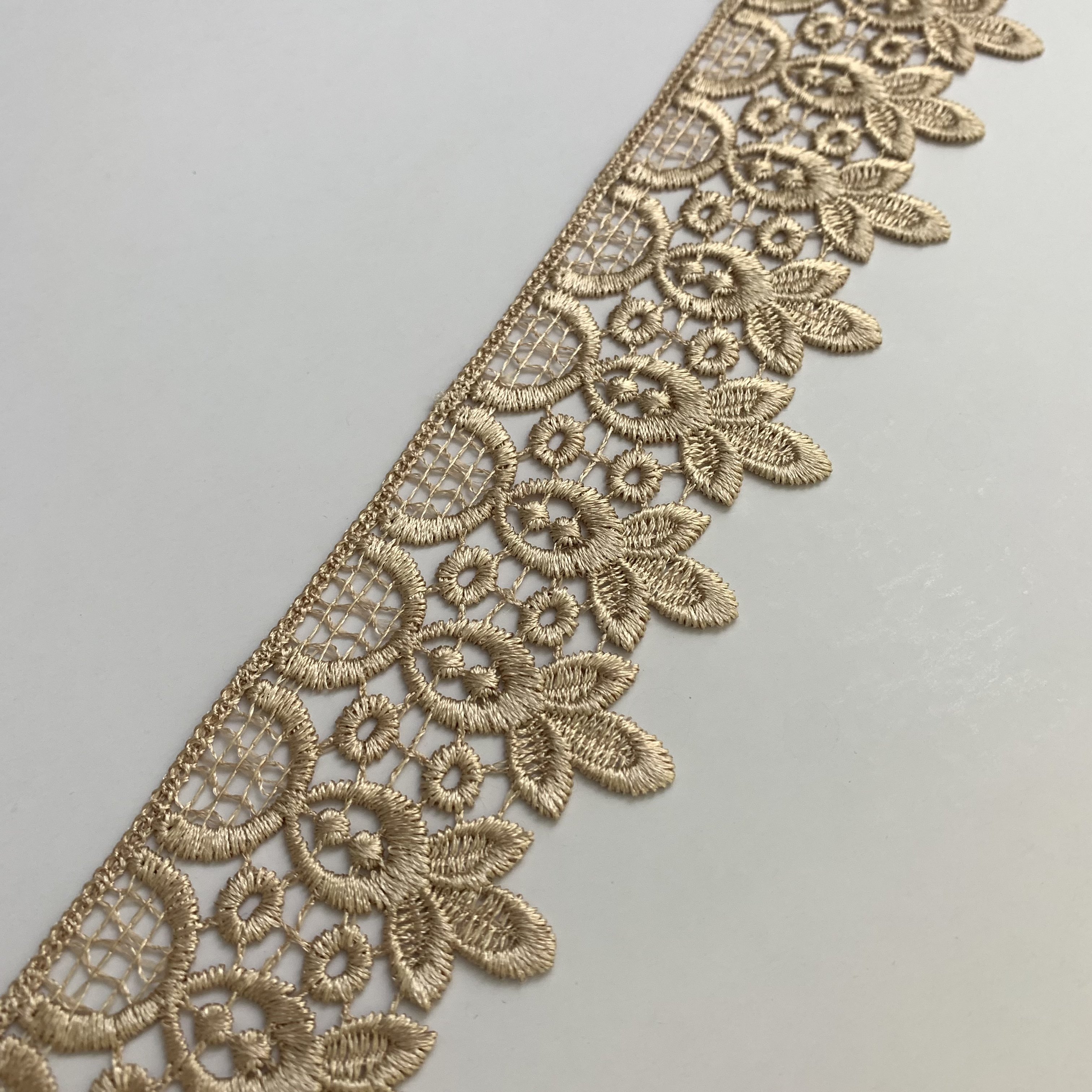 Factory Hot Selling Highend Embroidery Renda Lace Fabric Golden Flower Renda Bunga Water Soluble Guipure Lace Fabric Trim