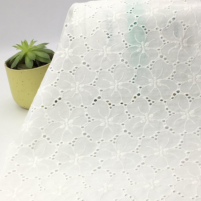 China Manufacturer Wholesale Floral Embroidery Lace Fabric White Eyelet Embroidery Cotton Fabric For Women Dress