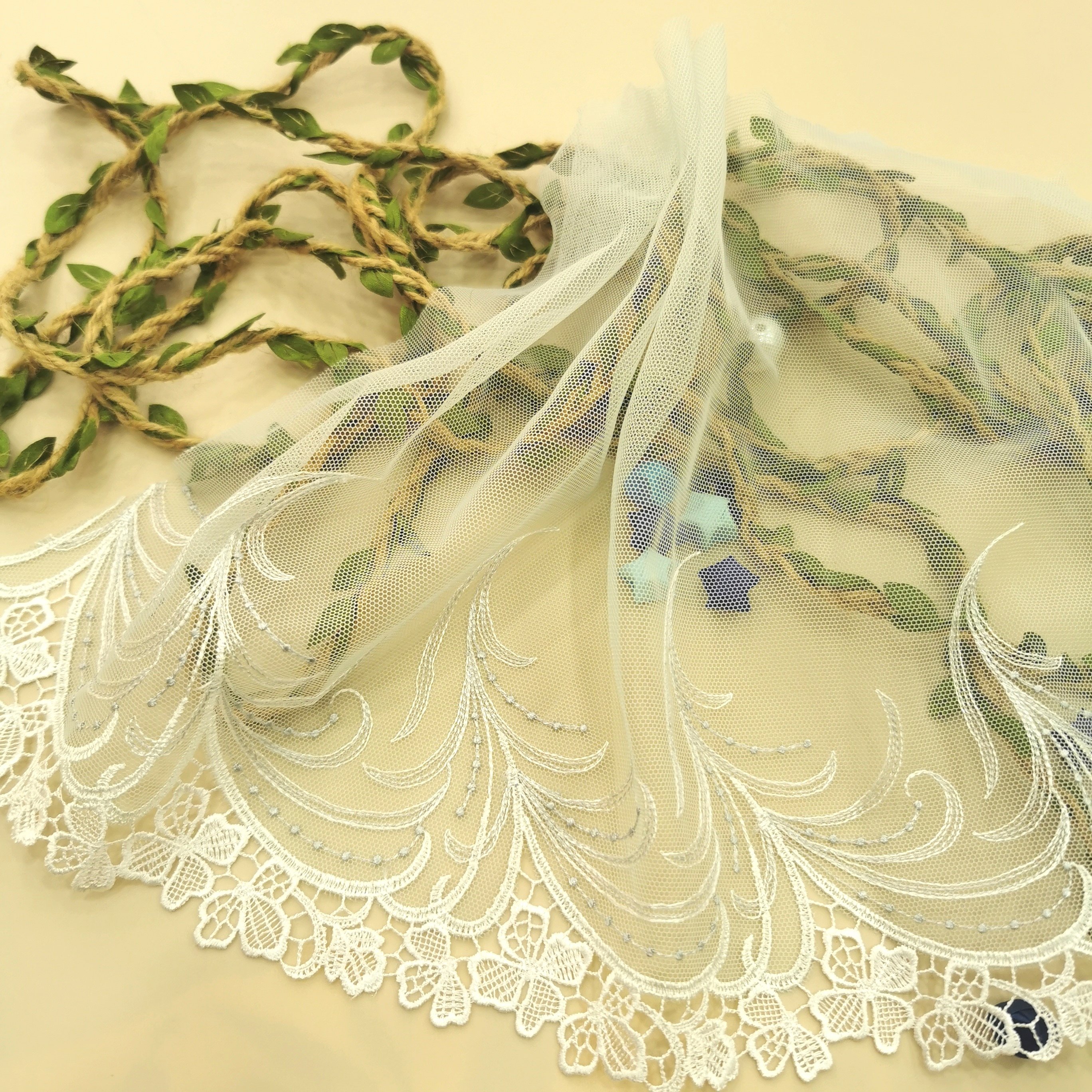 Wholesale Delicate High Quality 23cm Shiny Flower Embroidery Lace Trim For Women Dress white Tulle Guipure Lace
