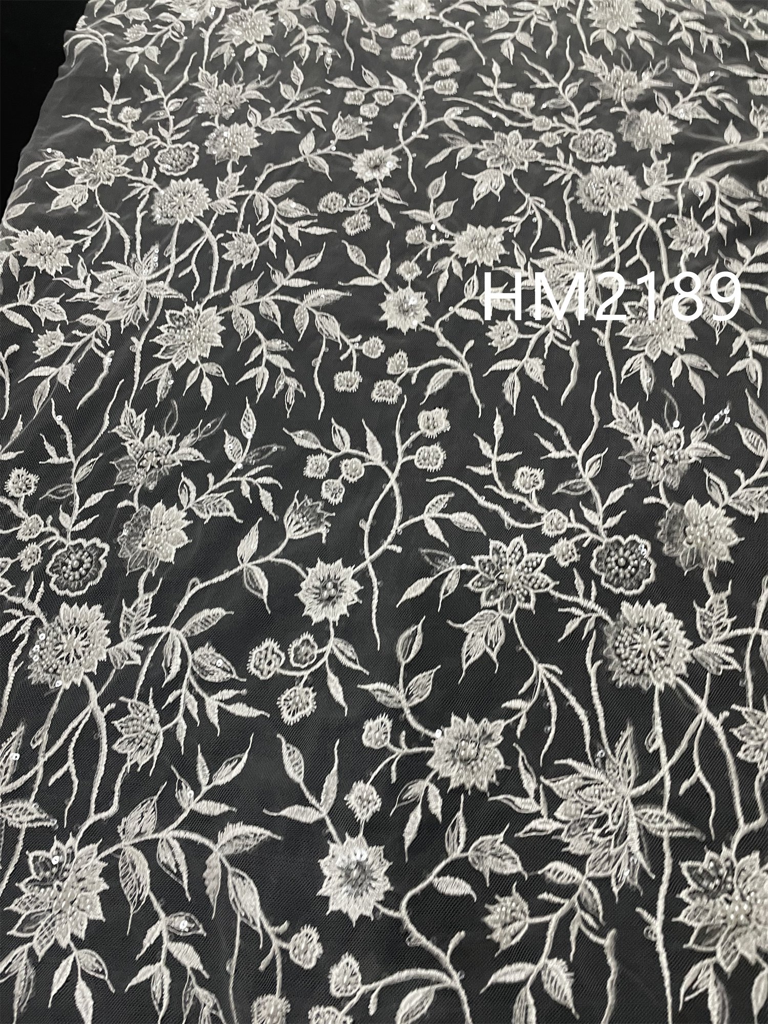 Classic Flower Pattern Embroidery Fabrics Beaded and Sequins Net Mesh Lace Fabric for Party Gown or Gown