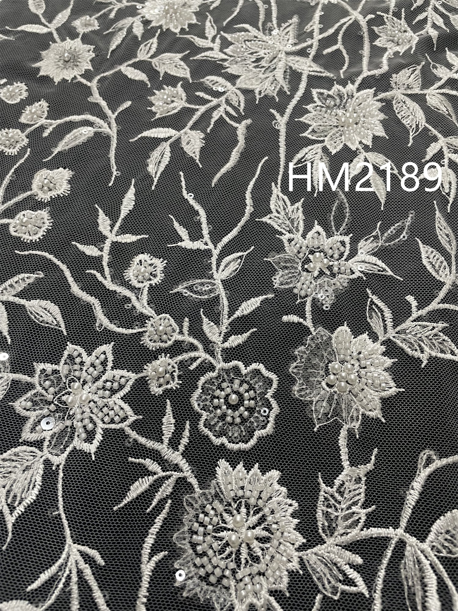 Classic Flower Pattern Embroidery Fabrics Beaded and Sequins Net Mesh Lace Fabric for Party Gown or Gown