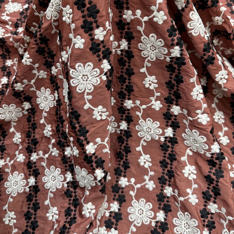 2024 Wholesale Price BOHO Two-Tone Color Novel Design Sequence Fabric Floral Embroidery Lace Fabric for Autumn Dress