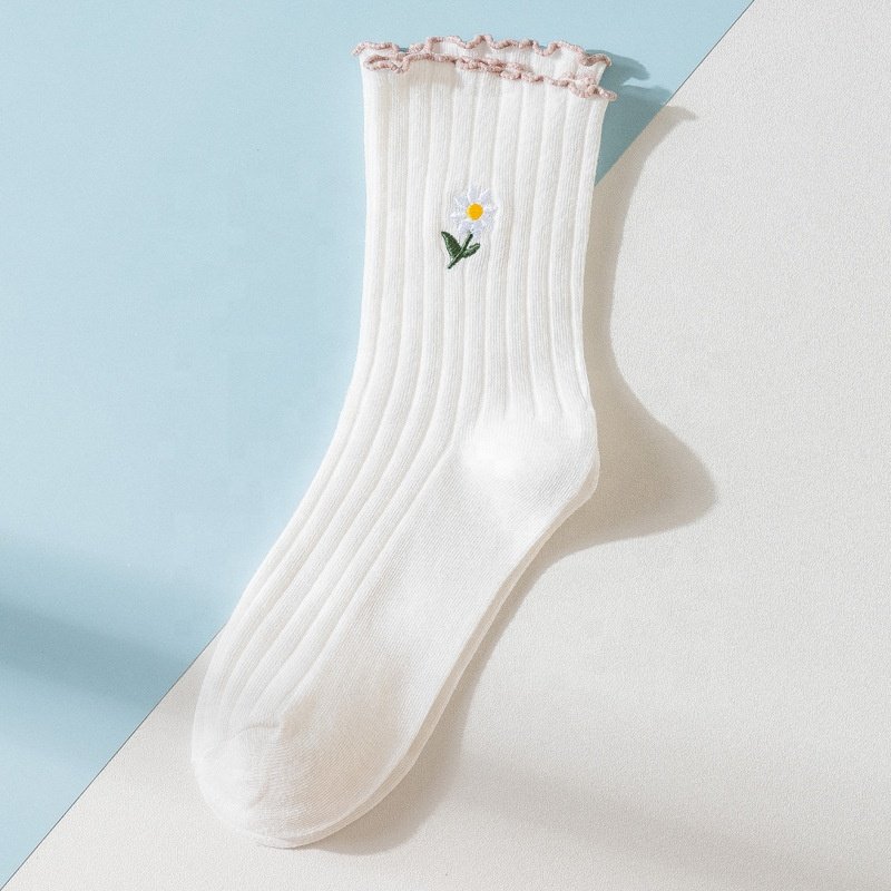 Custom Ladies Socks Autumn Tube Trend Embroidery Women Daisy Socks Cute Casual Ribbed Crew Socks