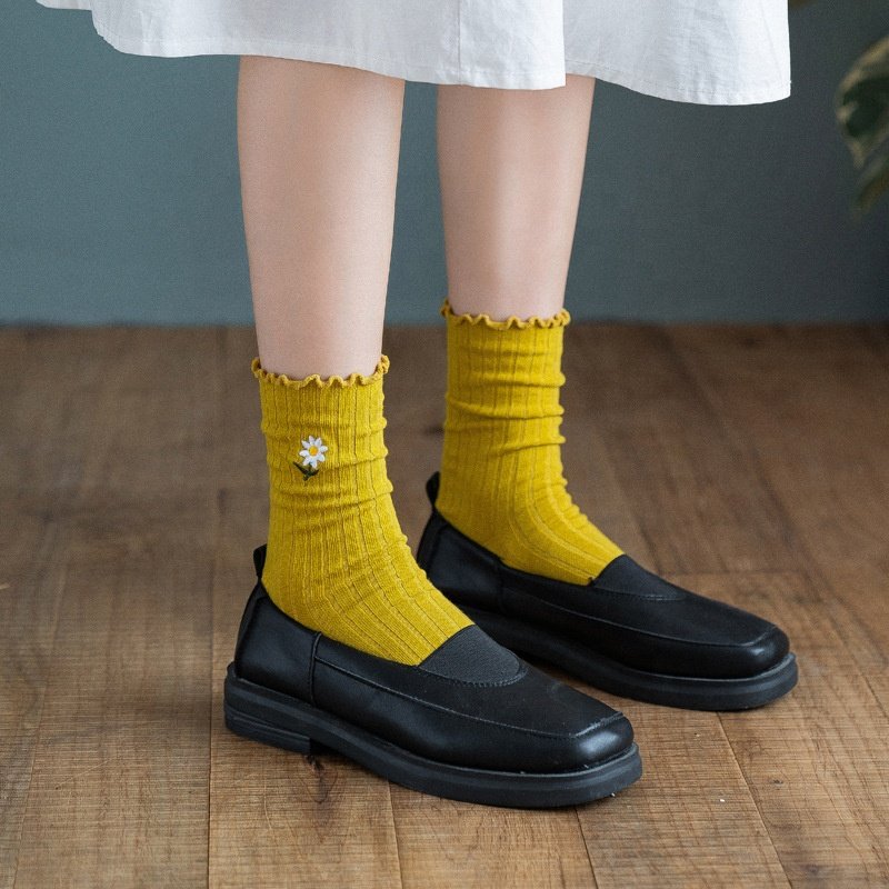 Custom Ladies Socks Autumn Tube Trend Embroidery Women Daisy Socks Cute Casual Ribbed Crew Socks