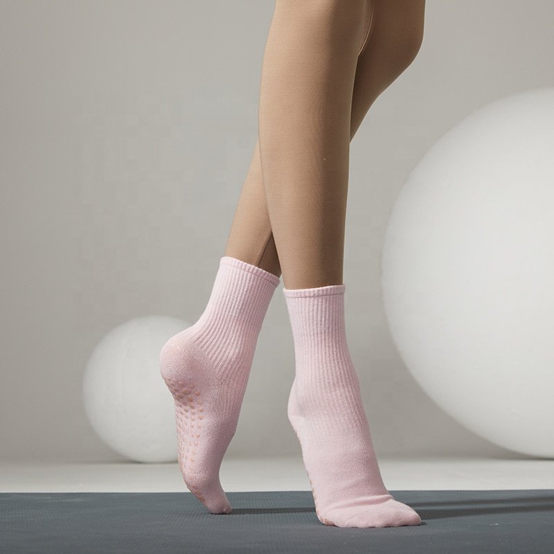 Wholesale Professional Anti Slip Pilates Socks With Grip Women Ribbed Cotton Yoga Crew Socks