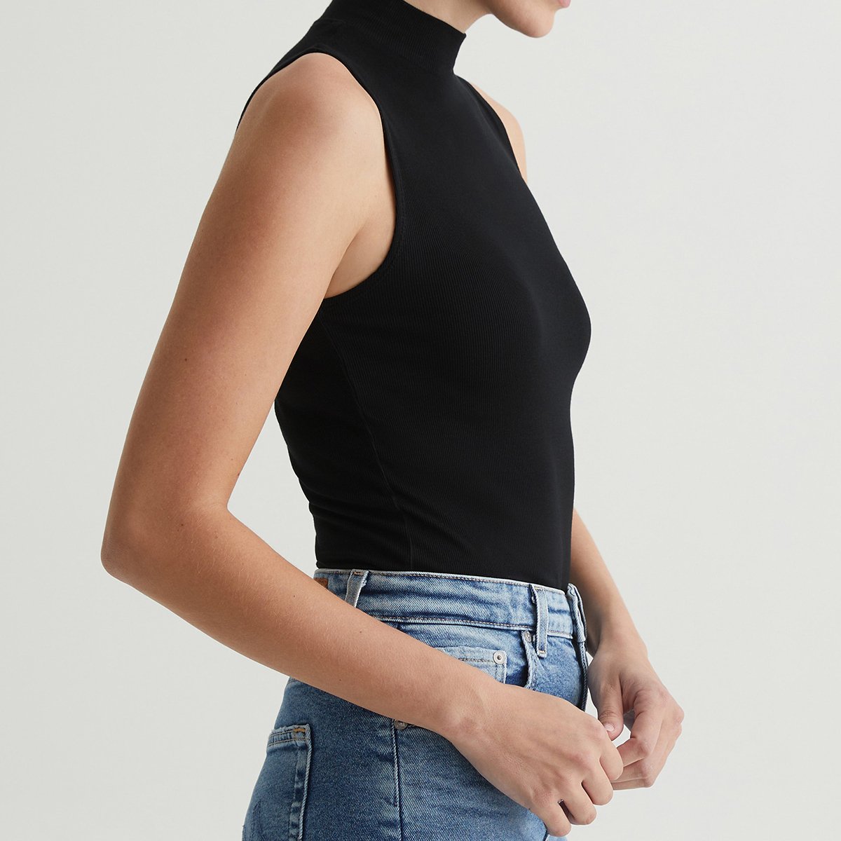 OEM/ODM Custom Classic Black Women's Sleeveless Turtleneck - Rib Knit, Soft and Comfortable, Minimalist Layering Piece