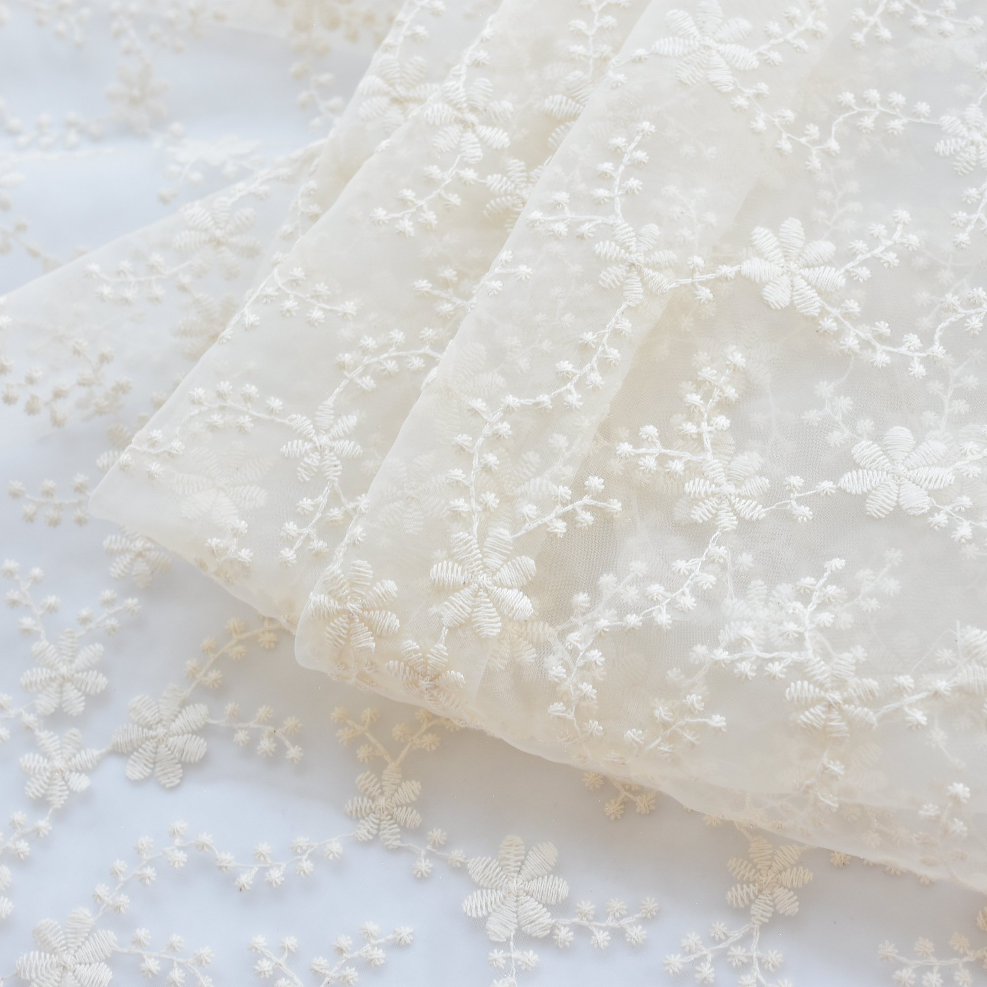 Wholesale Organza Lace Embroidery Fabric Floral Embroidered Organza Fabric For Dress