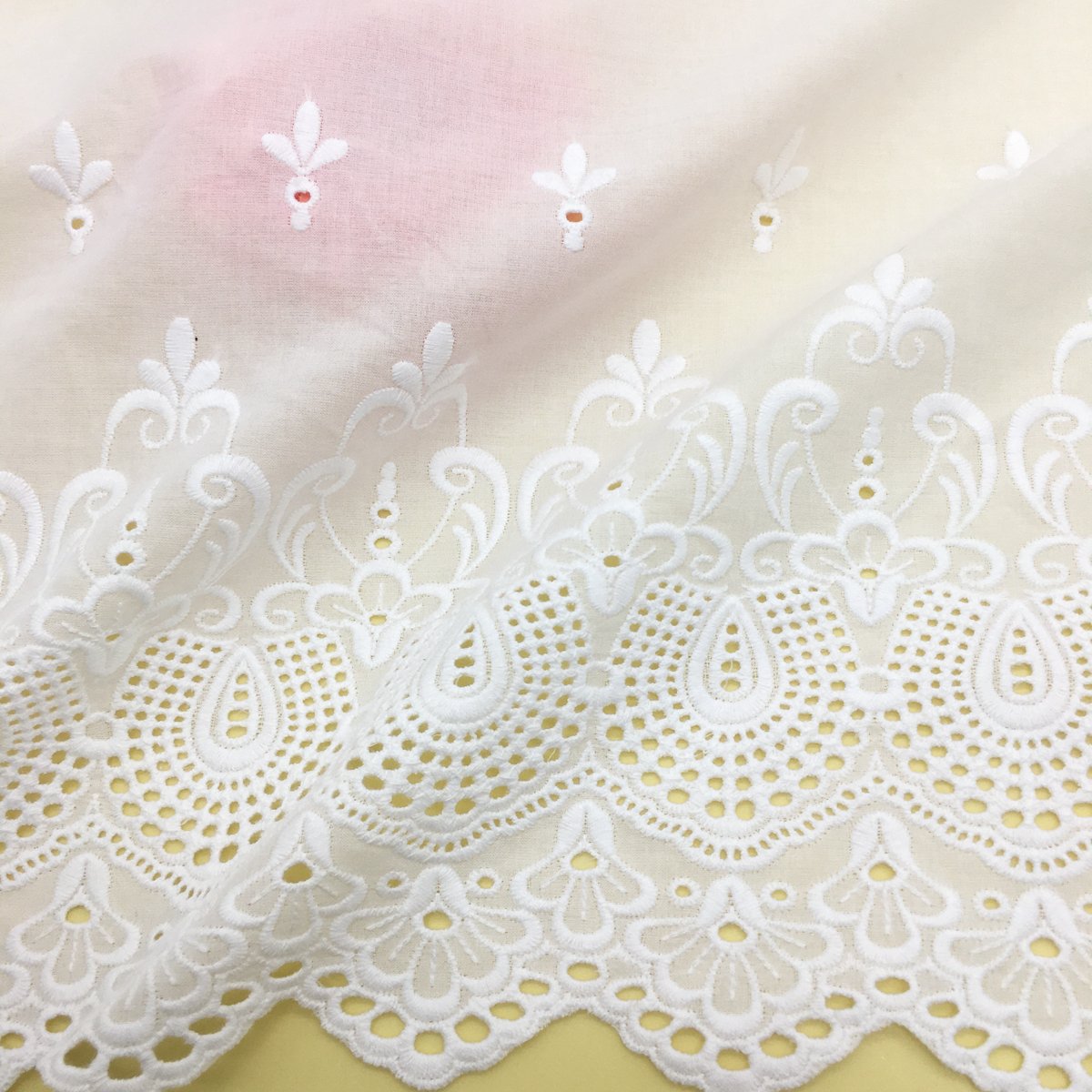 High Quality CRF2069 100% Cotton White Custom Color Scallops Lace Heavy Embroidery Fabric for Women Party Dress or Garments