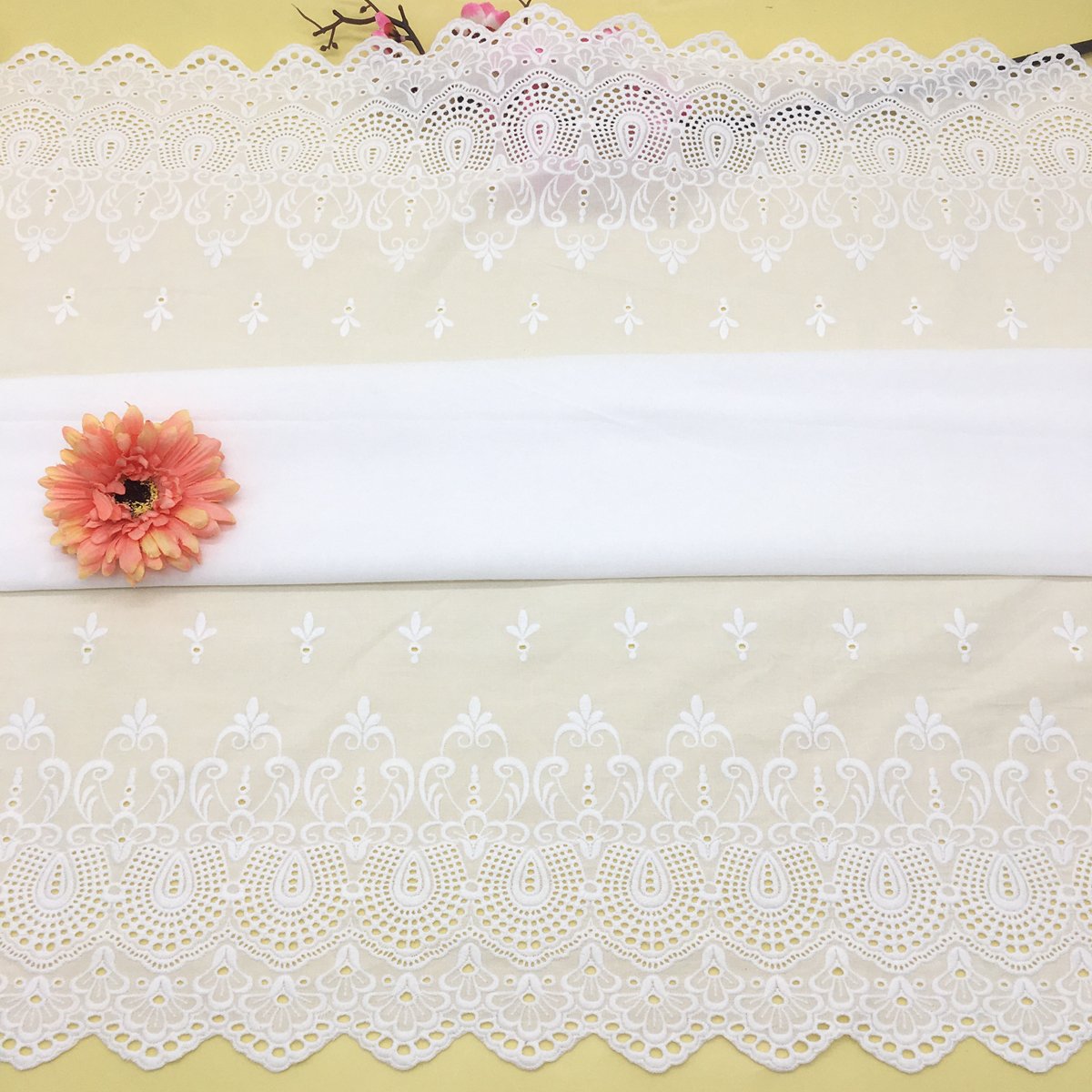 High Quality CRF2069 100% Cotton White Custom Color Scallops Lace Heavy Embroidery Fabric for Women Party Dress or Garments