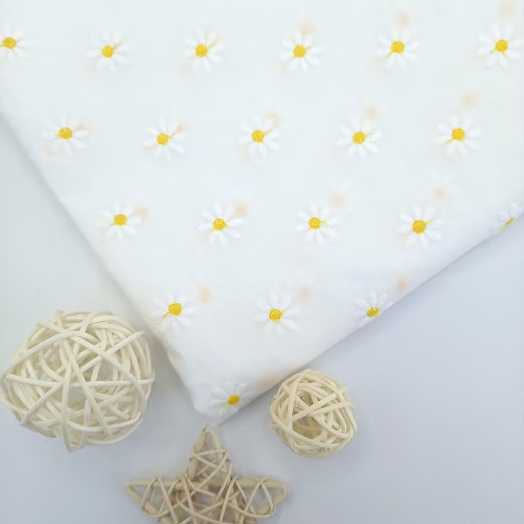 Yunda Custom Pattern Woven Daisy Floral Fabric Lightweight Cotton Fabric Embroidery Fabric For Summer' Shirt