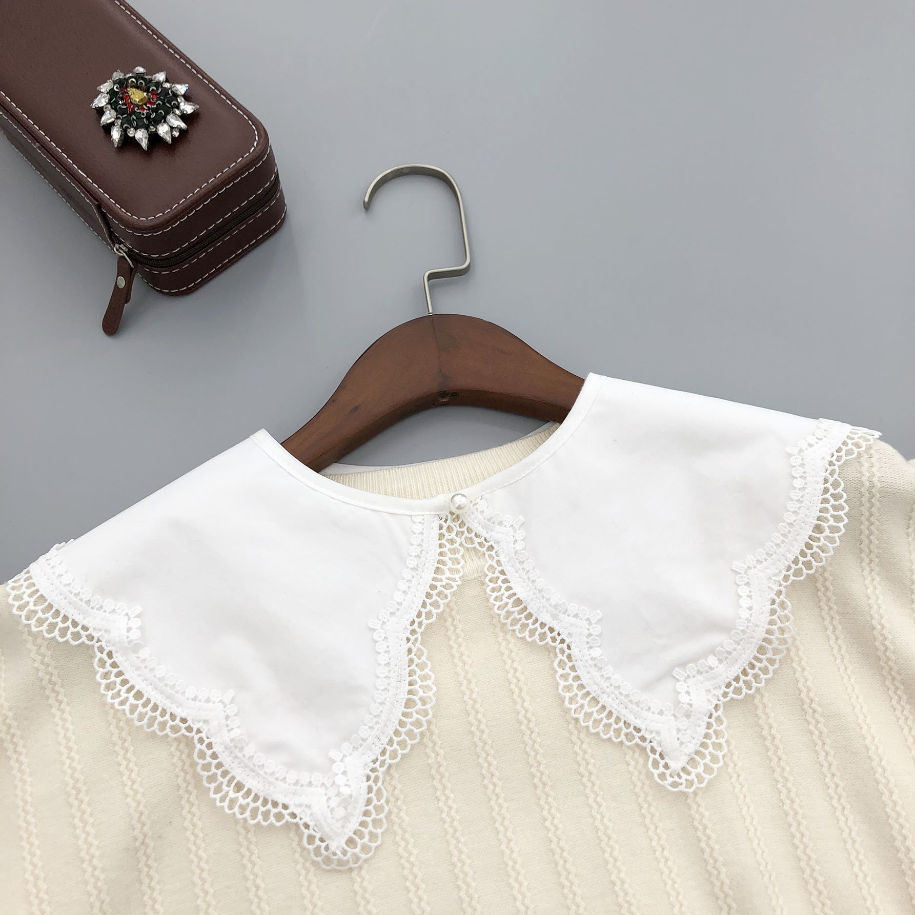 Wholesale Customized Exquisite Women's Shawl With Detachable Lace Design And Fake Collar