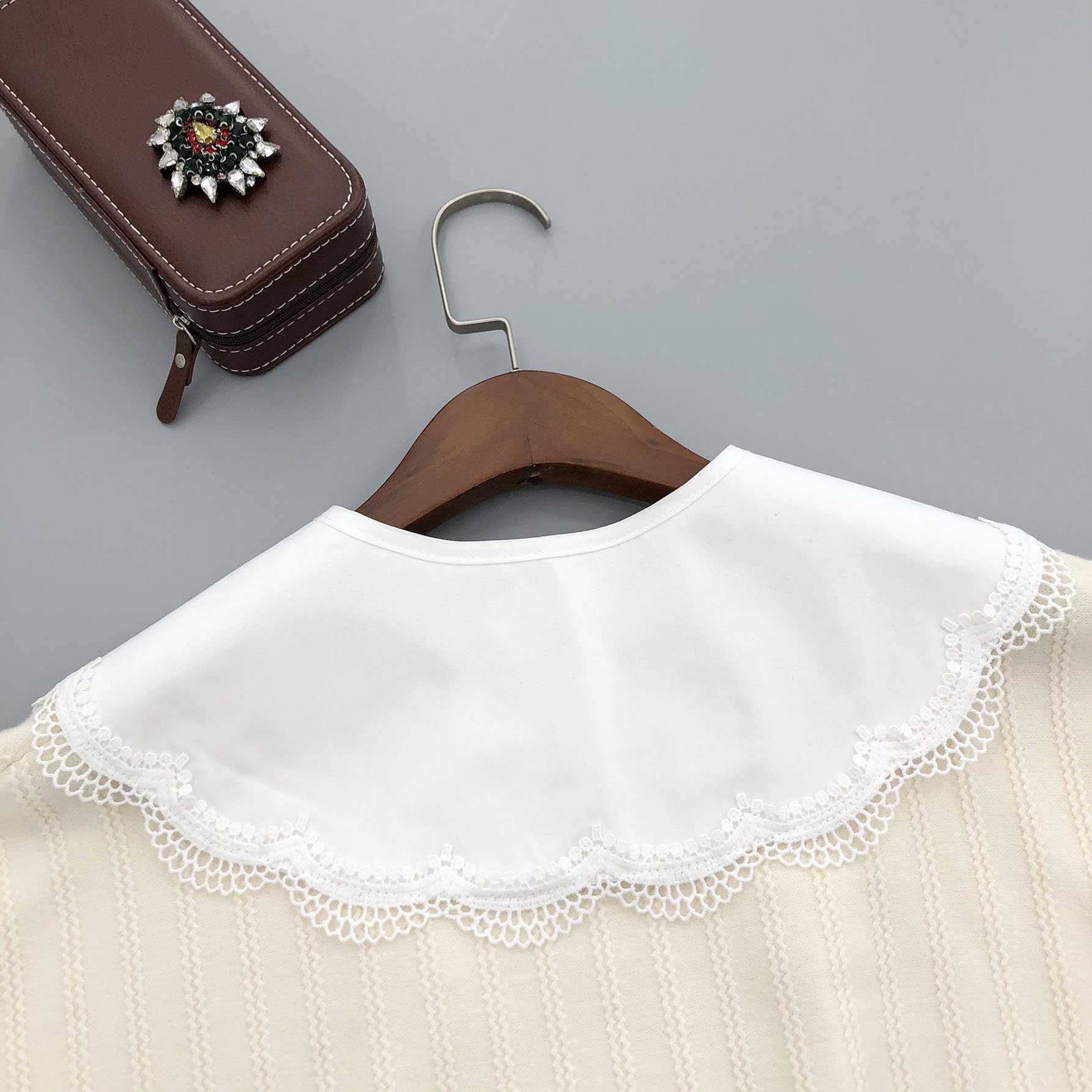 Wholesale Customized Exquisite Women's Shawl With Detachable Lace Design And Fake Collar
