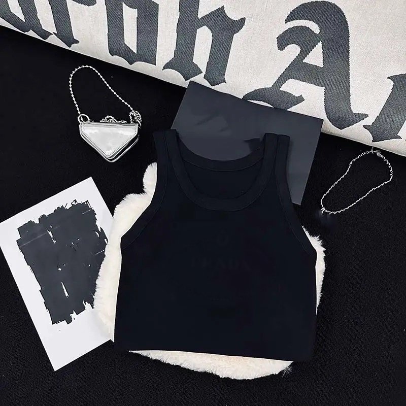 Wholesale designer clothing black ribbed crop top white sleeveless knitted embossed tank top women