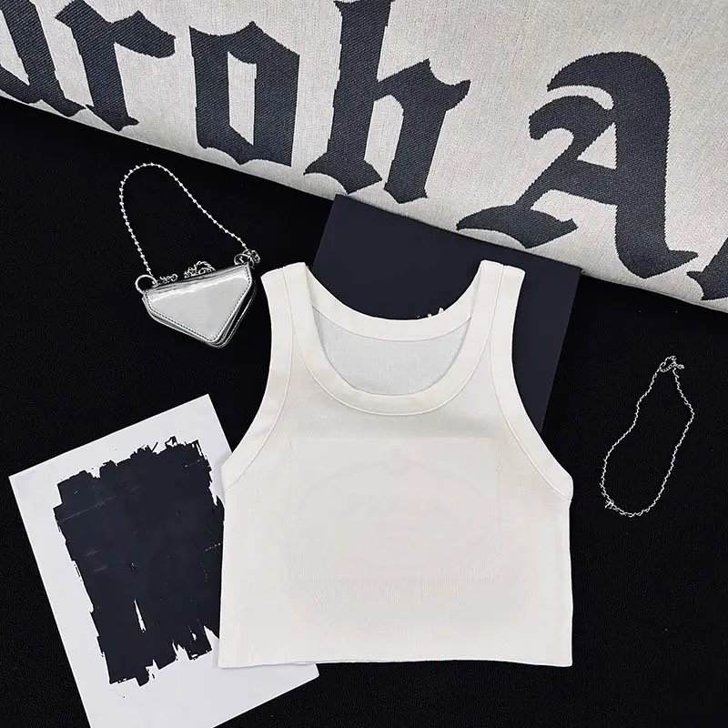 Wholesale designer clothing black ribbed crop top white sleeveless knitted embossed tank top women