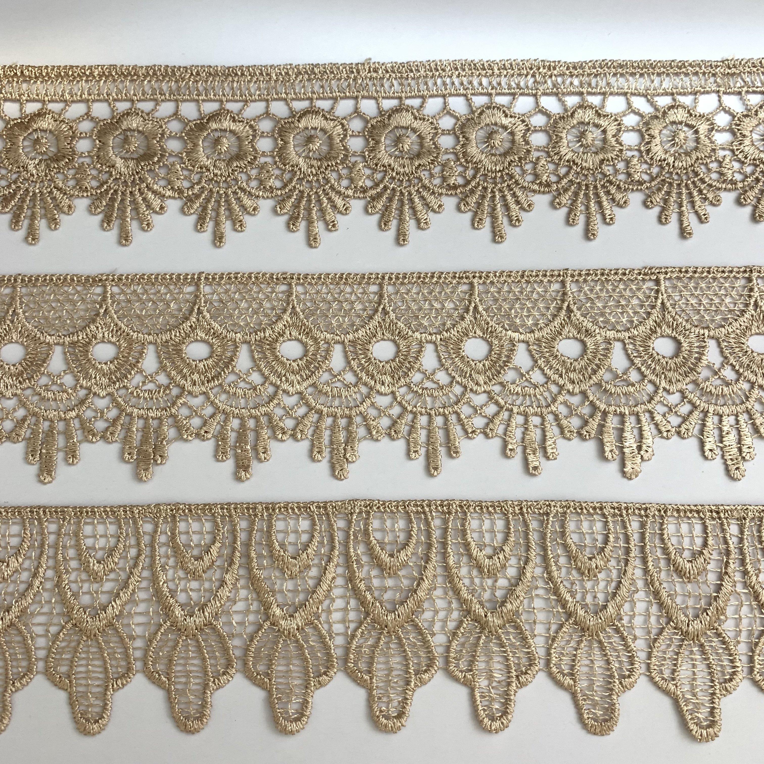 New Design Gold Embroidery Lace Fabric Tulle Hollowed Out Renda Guipir Decoration Water Soluble Cheap Renda Lace Trim