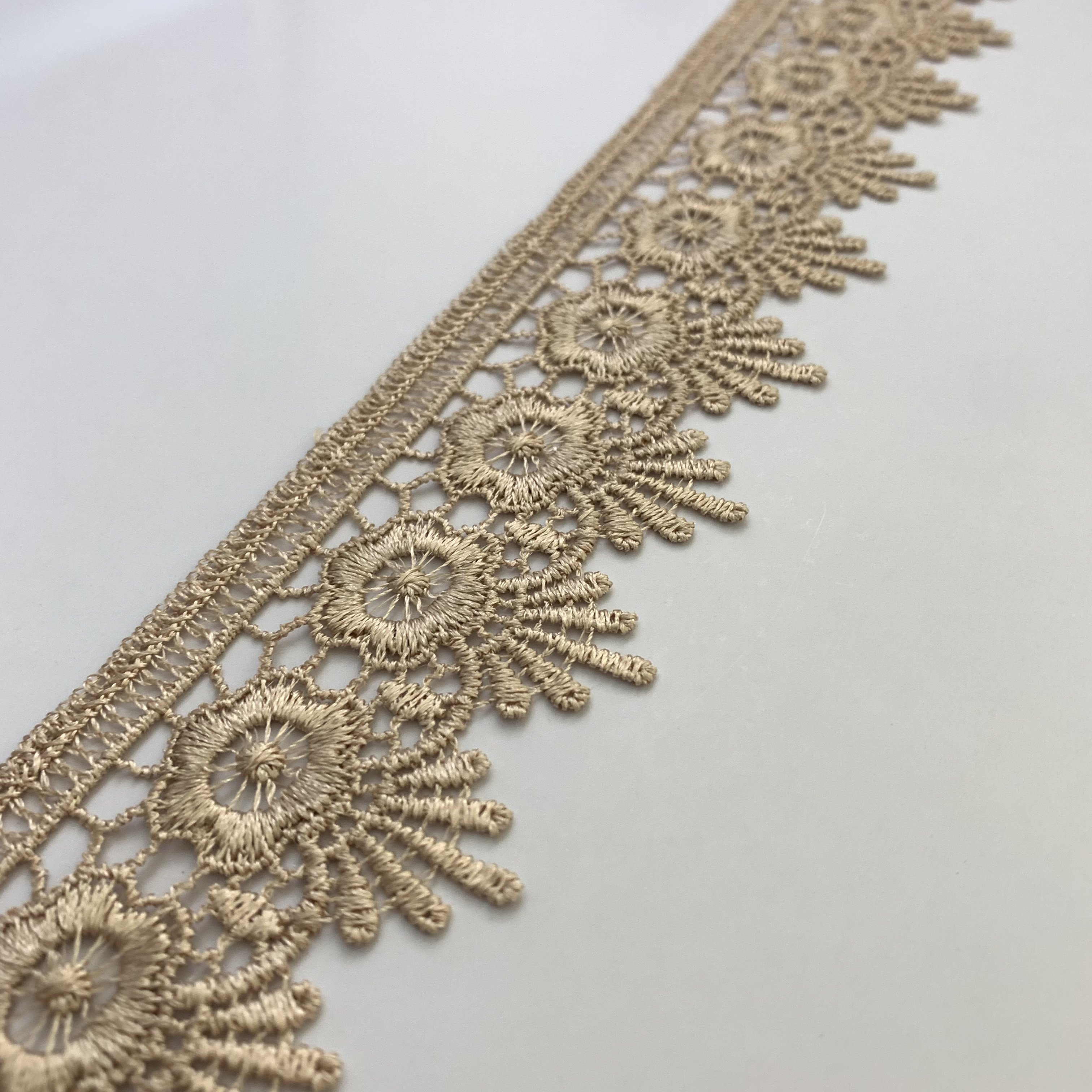 New Design Gold Embroidery Lace Fabric Tulle Hollowed Out Renda Guipir Decoration Water Soluble Cheap Renda Lace Trim