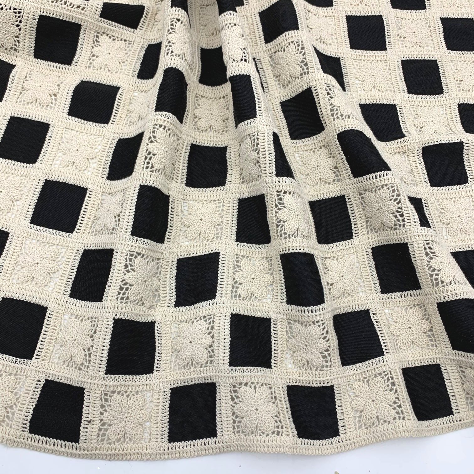 Factory Direct Luxury Design Black/Ivory Geometric Guipure Cord Lace Fabric for Dress SS2301113-EMB14