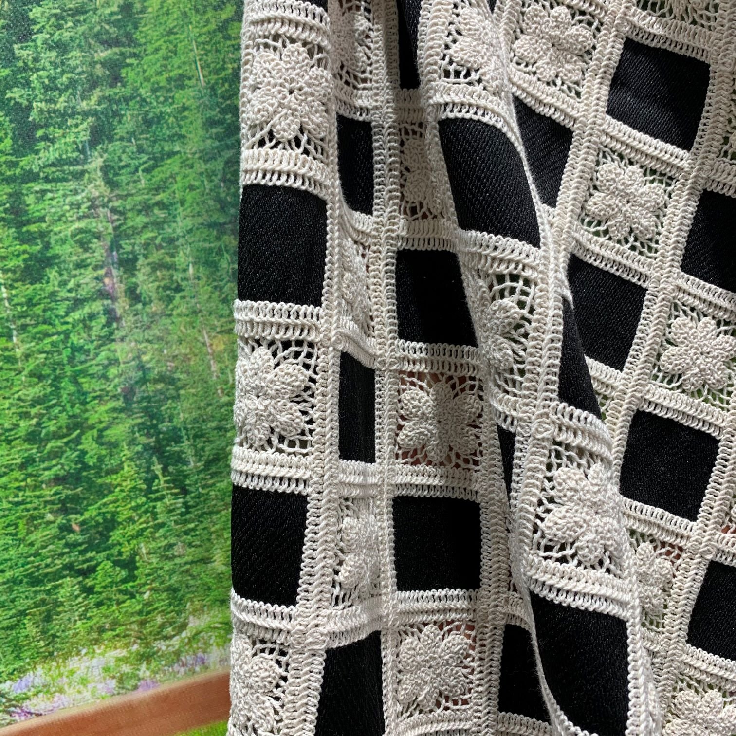 Factory Direct Luxury Design Black/Ivory Geometric Guipure Cord Lace Fabric for Dress SS2301113-EMB14