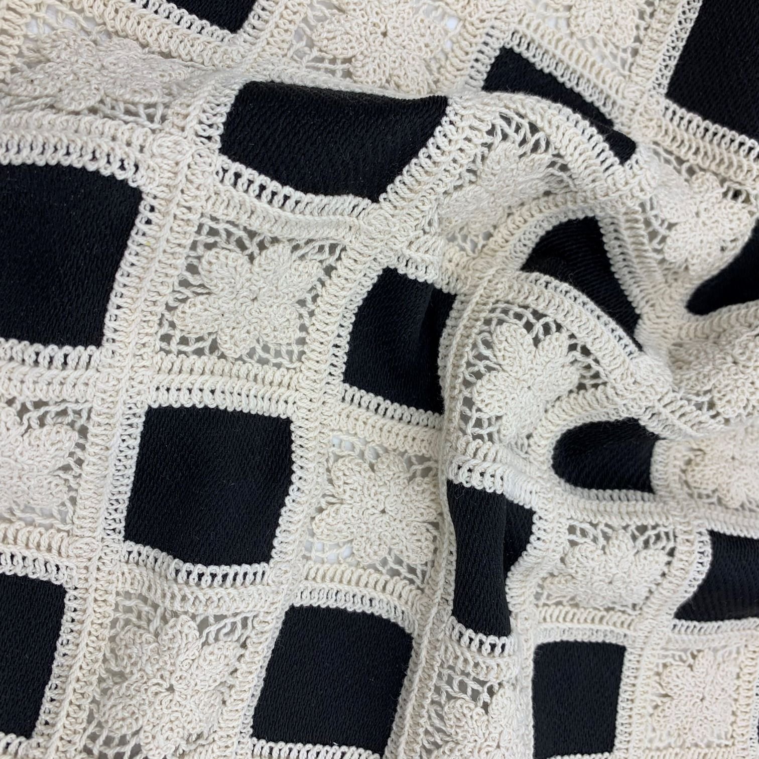 Factory Direct Luxury Design Black/Ivory Geometric Guipure Cord Lace Fabric for Dress SS2301113-EMB14