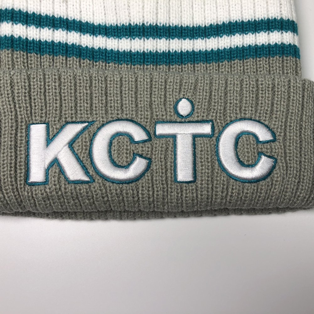 Adults warm knitted ribbed bobble hats Custom beanie pom pom with 3d raised embroidery logo High quality men grey stripe toque