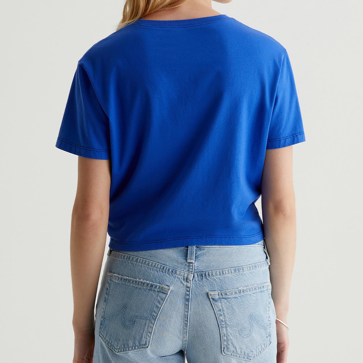 OEM/ODM Custom Bold Blue Women's Cropped Boyfriend T-Shirt - Soft Cotton Blend, Boxy Shoulders, Tucked Hem