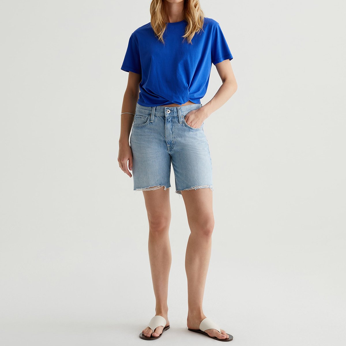 OEM/ODM Custom Bold Blue Women's Cropped Boyfriend T-Shirt - Soft Cotton Blend, Boxy Shoulders, Tucked Hem