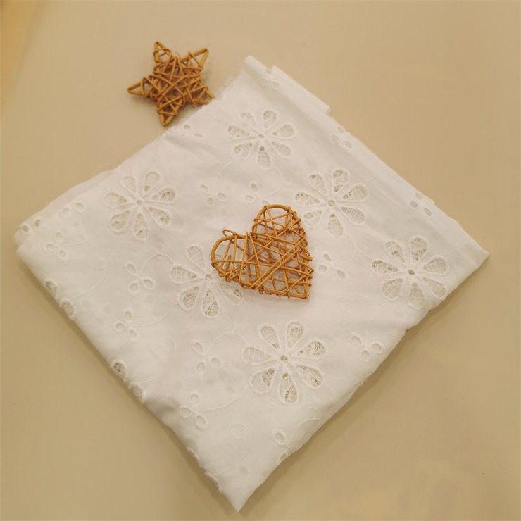 New fashionable skin-friendly soft European bridal dress fabric Dubai white guipure lace embroidery lace fabric wedding lace