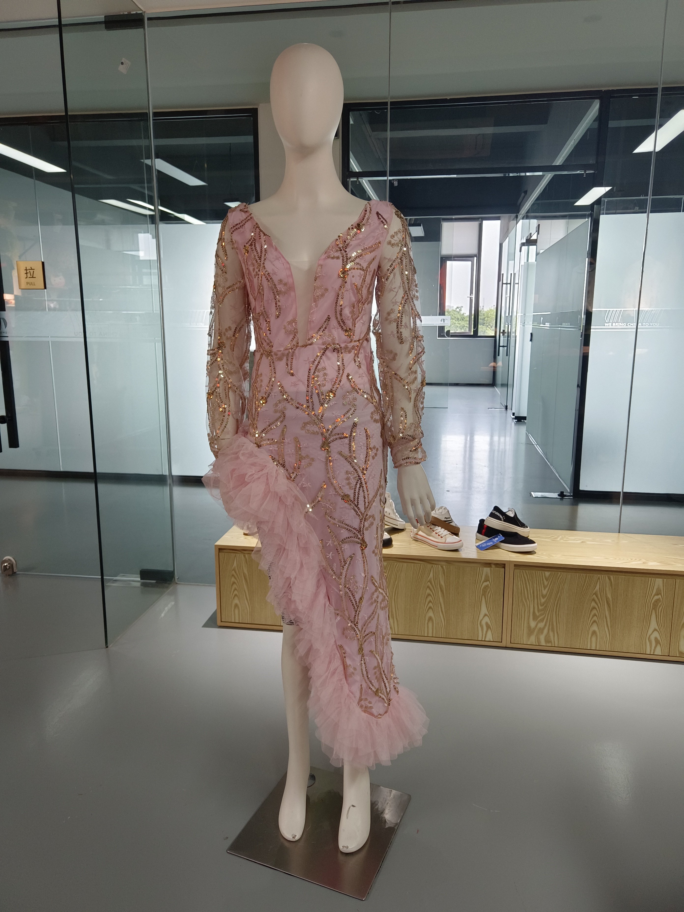Women Luxurious Evening Dress Sleeveless Lace Beads High Neck Mermaid Backless Prom Gowns With Ruffles High Slit