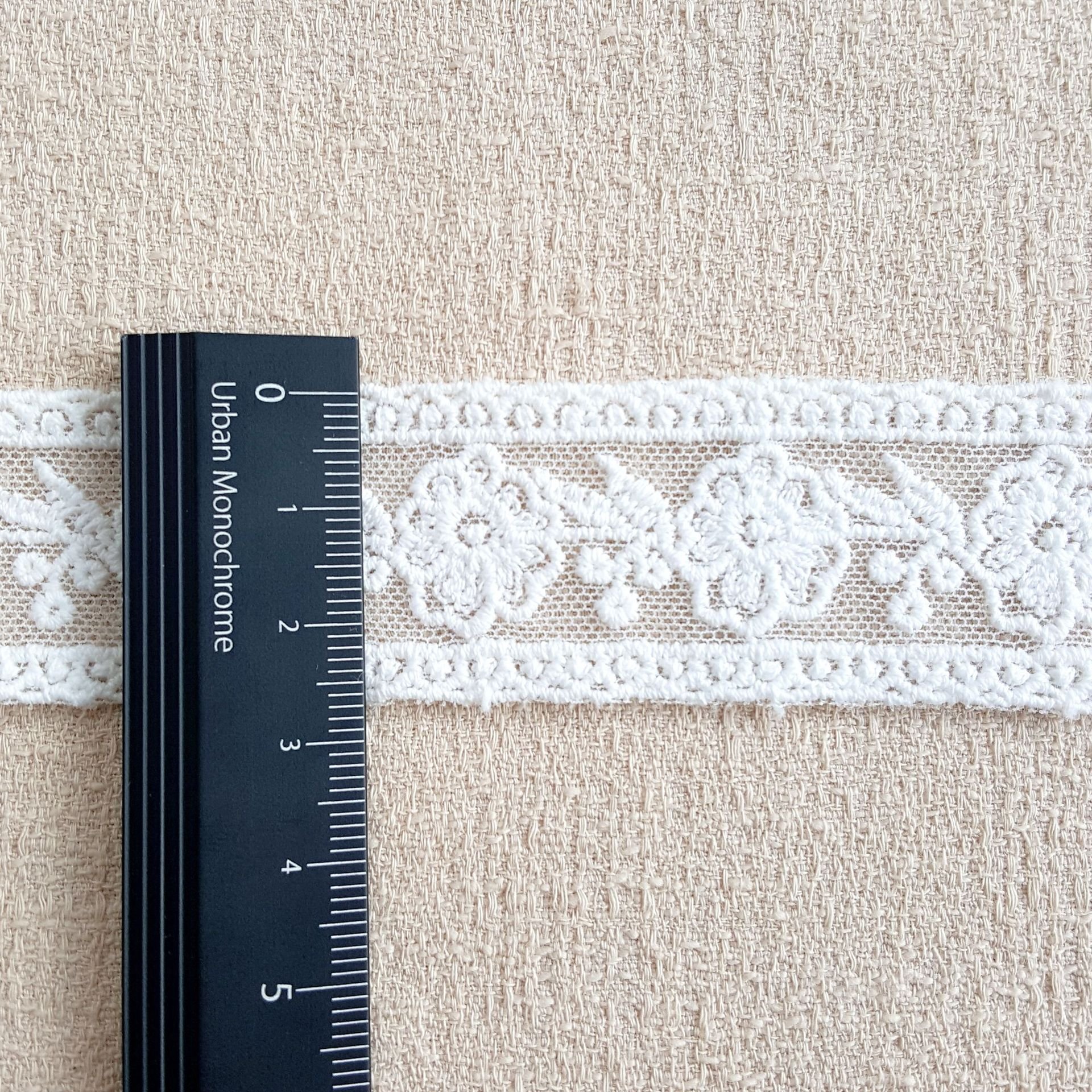 Wholesale Cheap Embroidered Lace Fabric White Cotton 3d Flower Lace Trim On Mesh