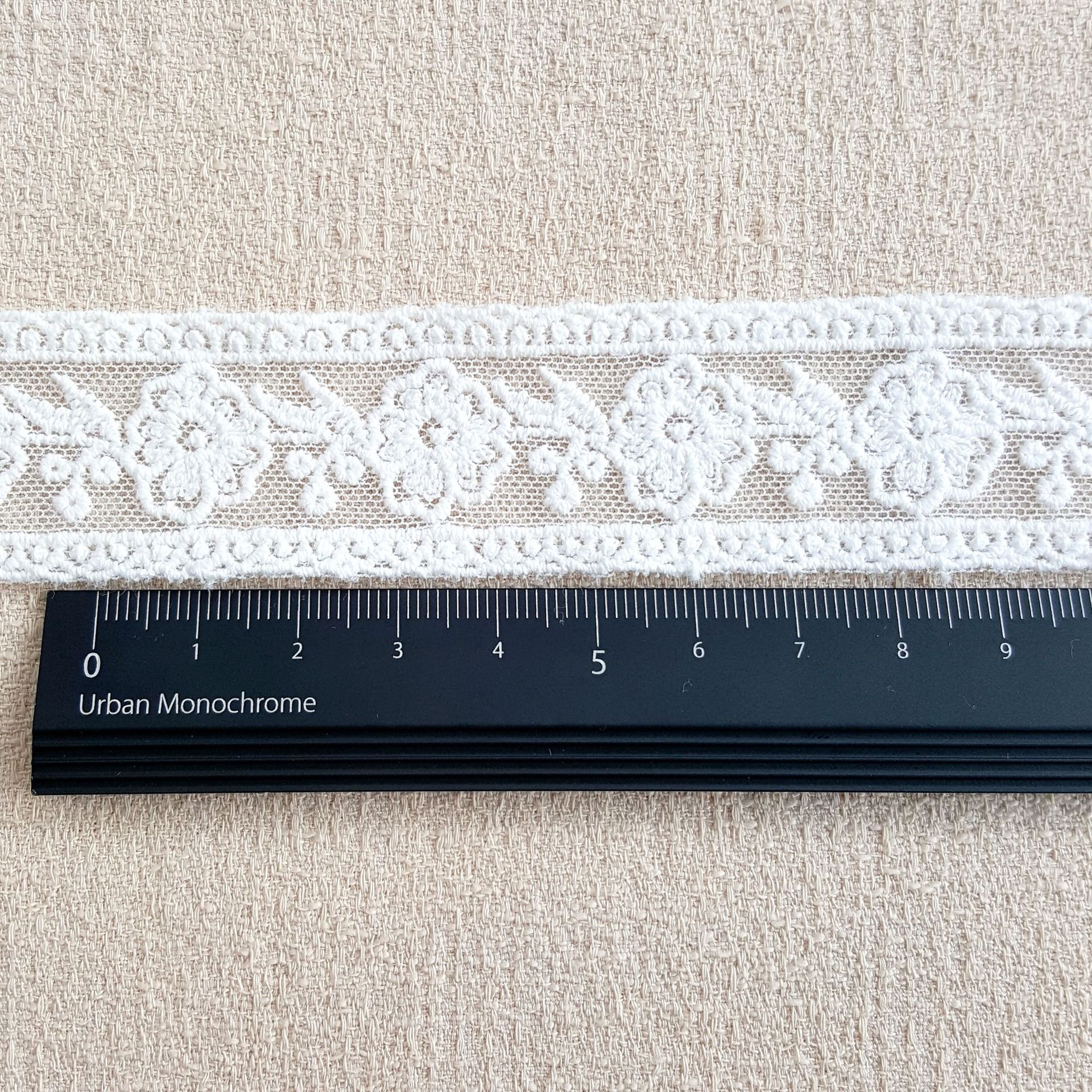 Wholesale Cheap Embroidered Lace Fabric White Cotton 3d Flower Lace Trim On Mesh