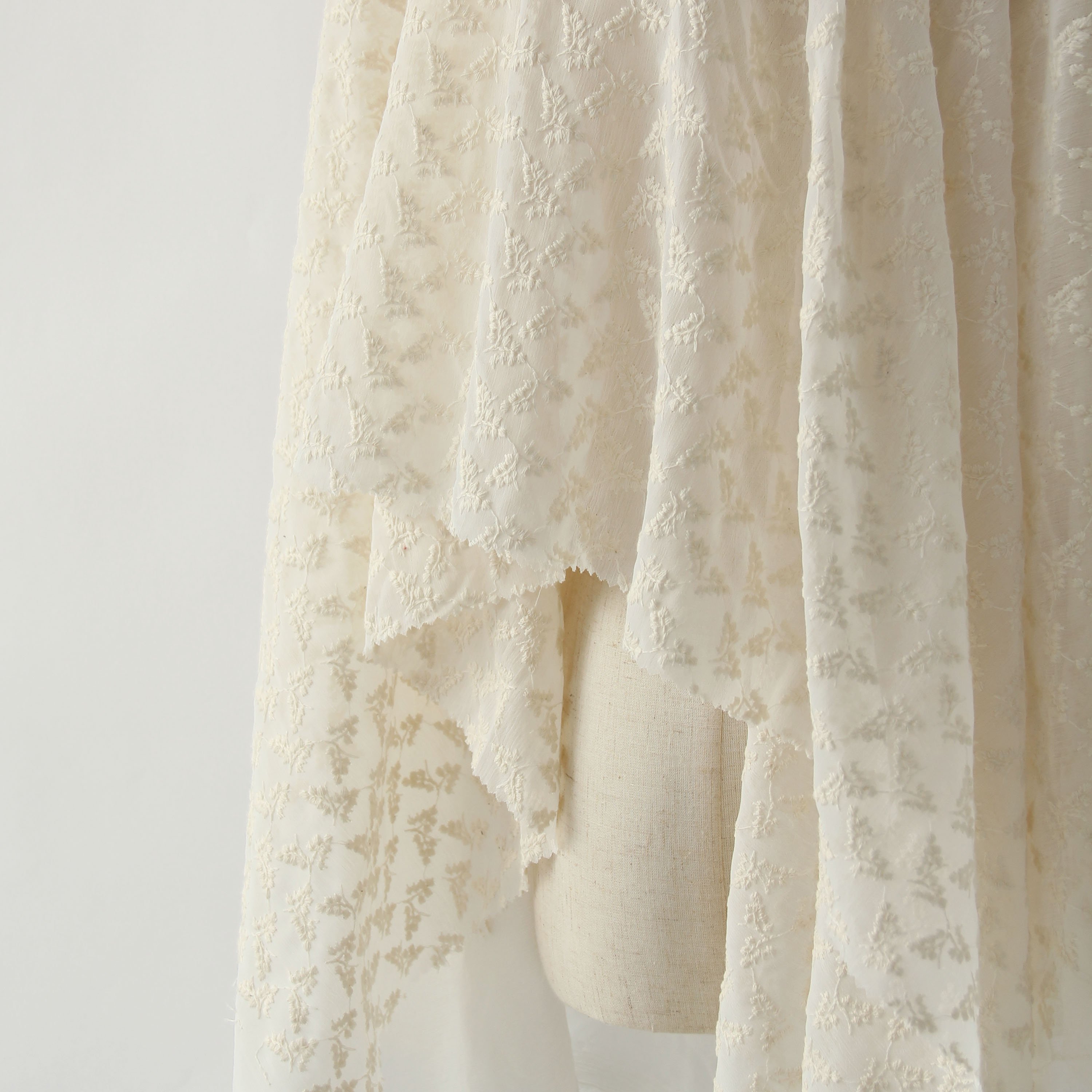 Cotton Yarn Lightweight And Comfortable Floral Chiffon Embroidery Fabric For Garment Dress