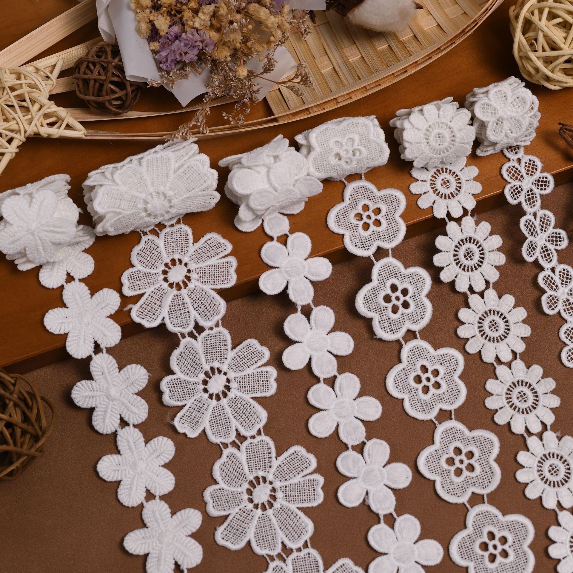New product White floral Lace trimmings 1.2cm width water-soluble embroidery Lace Trims for dresses garment accessories