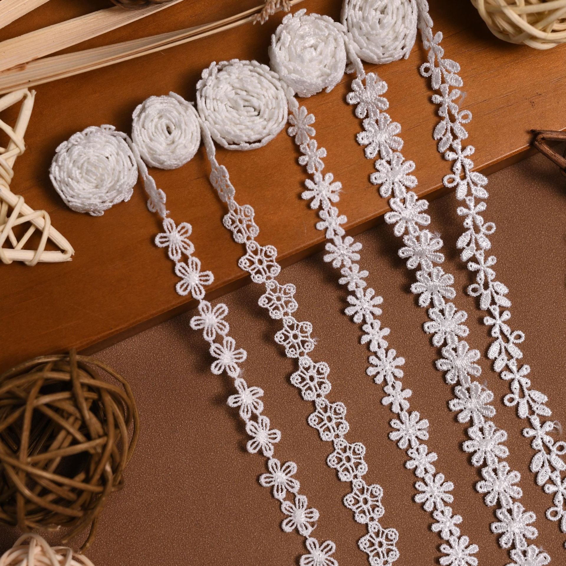 New product White floral Lace trimmings 1.2cm width water-soluble embroidery Lace Trims for dresses garment accessories