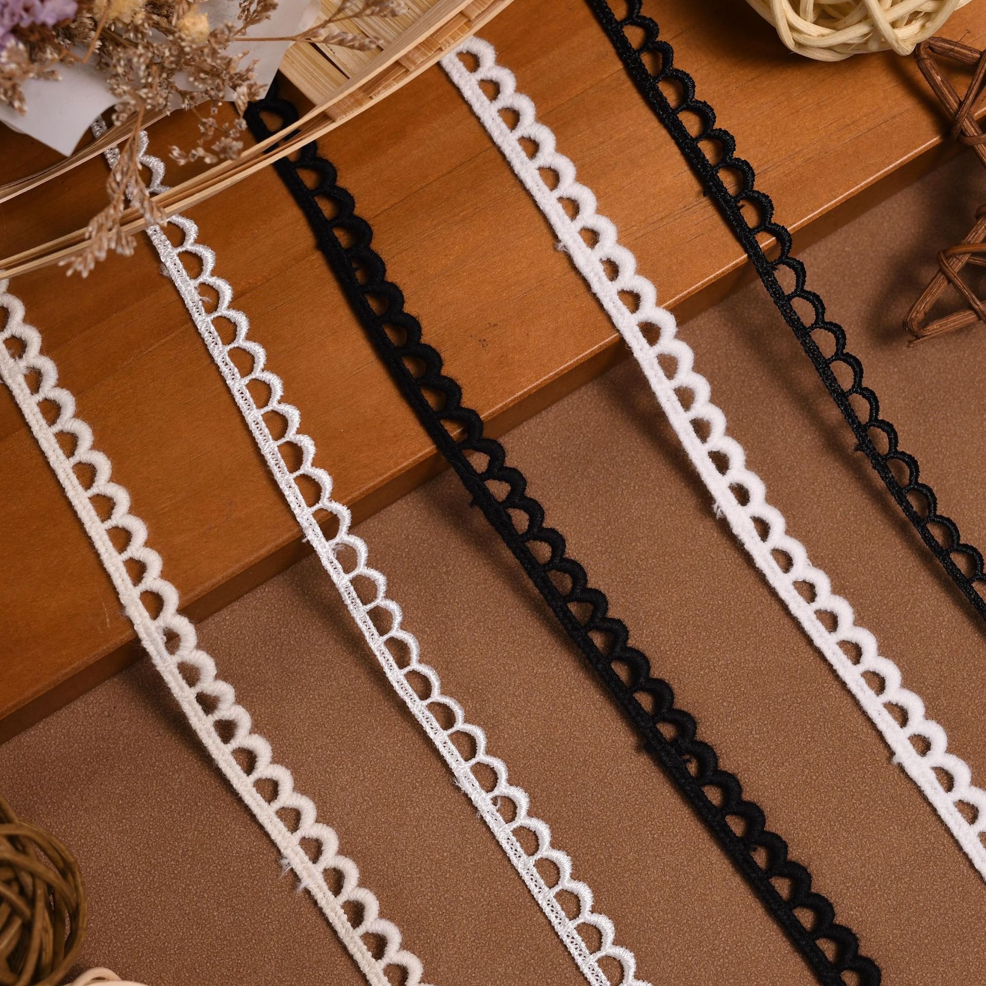 New product White floral Lace trimmings 1.2cm width water-soluble embroidery Lace Trims for dresses garment accessories