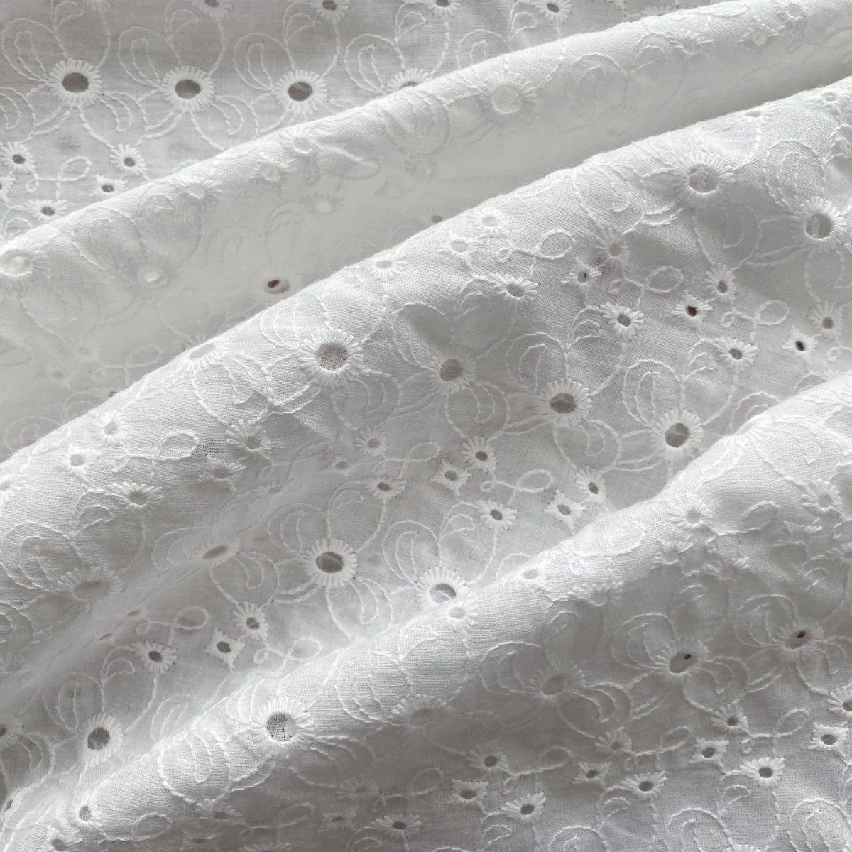 Hot sale cloth white embroidered swiss voile eyelet 100% cotton HOLLOW OUT embroidery fabric for zara dress