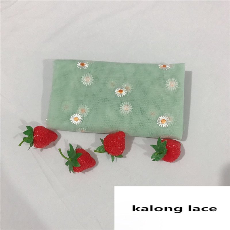 Width 145 cm embroidery daisy mesh fabric 3 d flowers net voile tulle lace fabric for dress skirt