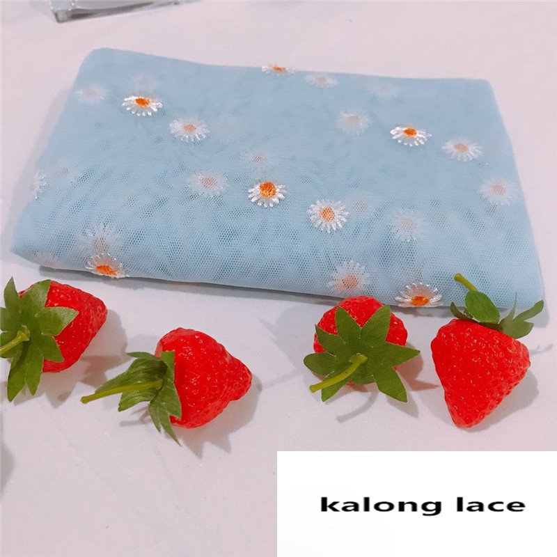 Width 145 cm embroidery daisy mesh fabric 3 d flowers net voile tulle lace fabric for dress skirt