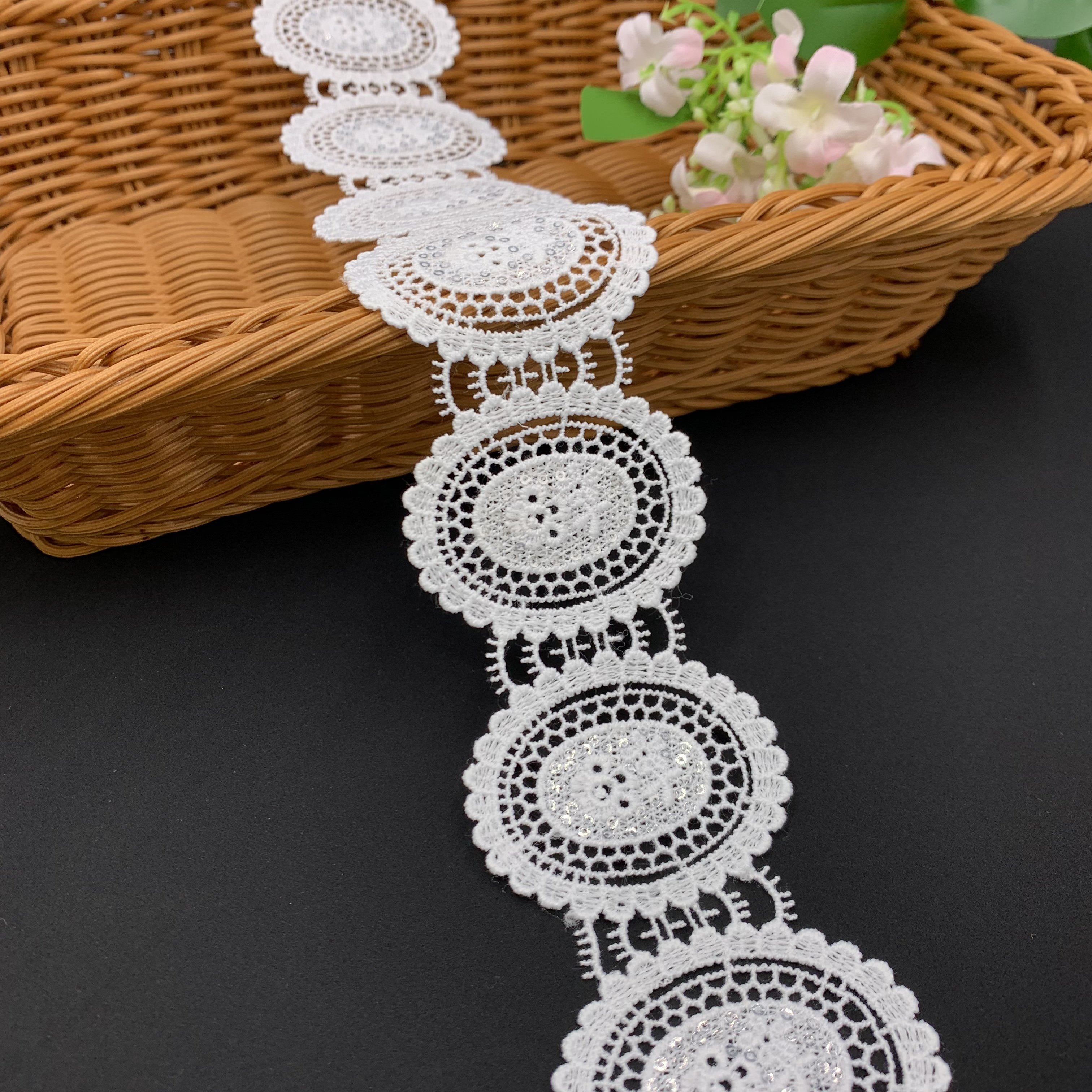 Luxury Wholesale White Renda Shiny Dentelle Fabric Milk Silk Sequin Tassel Fringe Lace Trim