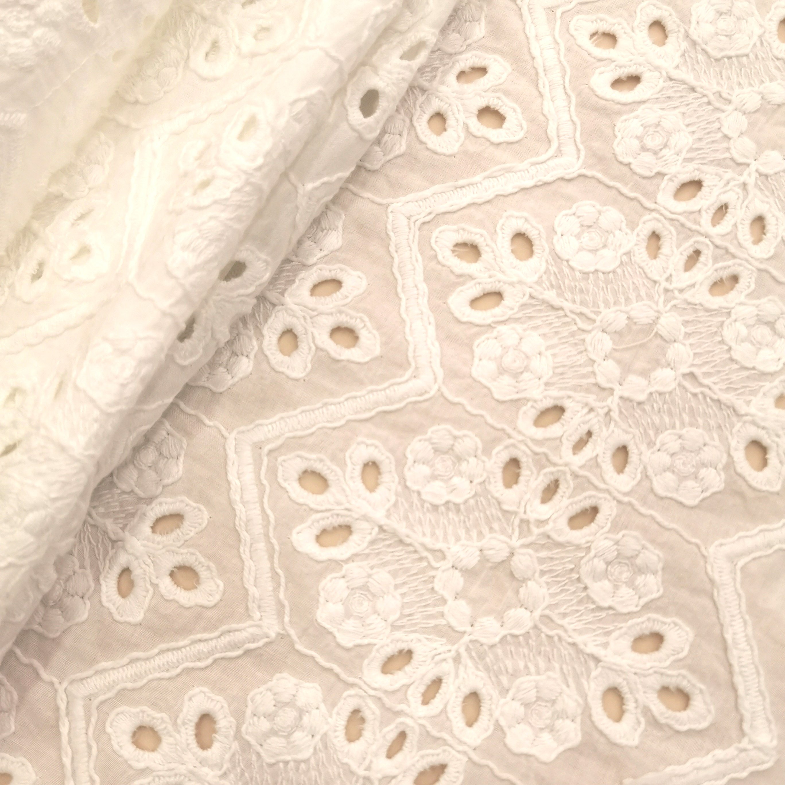 Wholesale of high-quality car bone lace fabricsheer cotton embroidery fabricweddingdresses Beige White embroidery fabric skirts