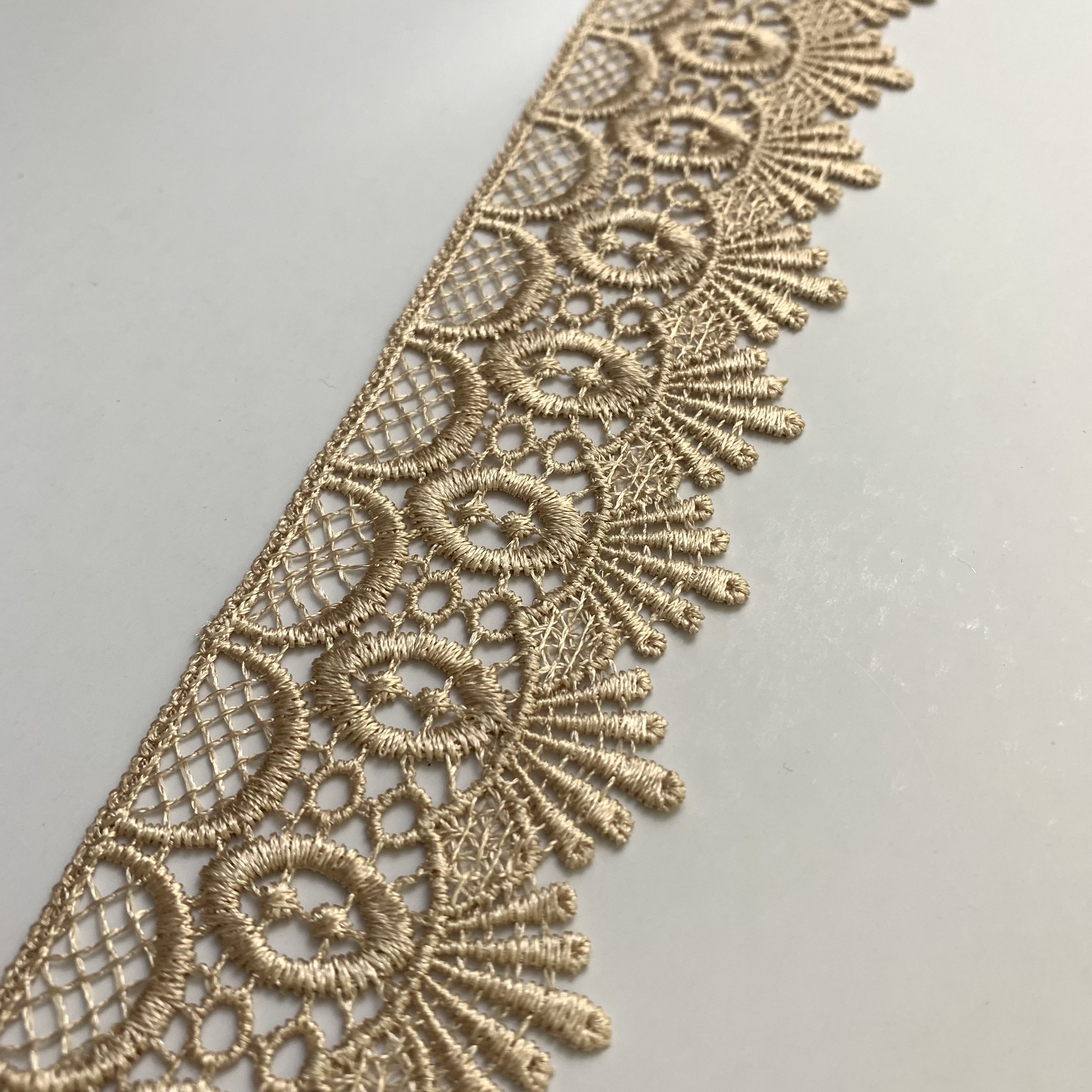 2023 Wholesale Guipure Renda Lace Beautiful Wedding Embroidered Water Soluble Golden Lace Fabric Trim For Dress