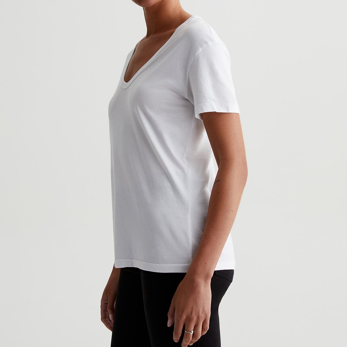 OEM/ODM Custom White Women's U-Neck Relaxed Fit Tee - Premium Knit, 100% Cotton, S&Z-Twist Yarns, Durable Comfort